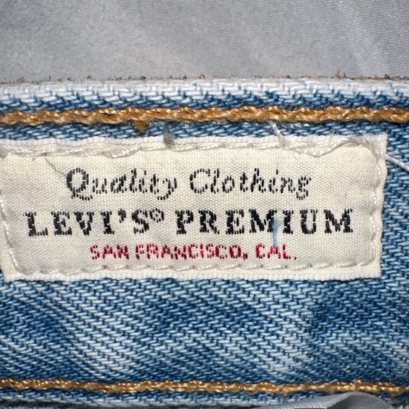 Distressed Levi’s shorts - Picture 4 of 9
